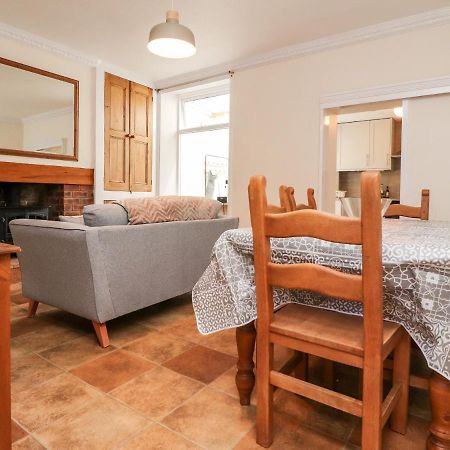 Kingfisher Cottage, 11 Airebank Terrace Скиптън Екстериор снимка