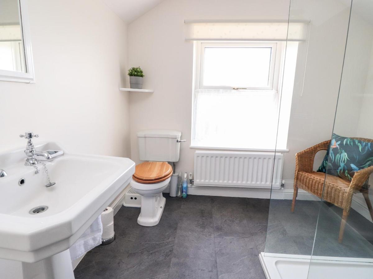 Kingfisher Cottage, 11 Airebank Terrace Скиптън Екстериор снимка